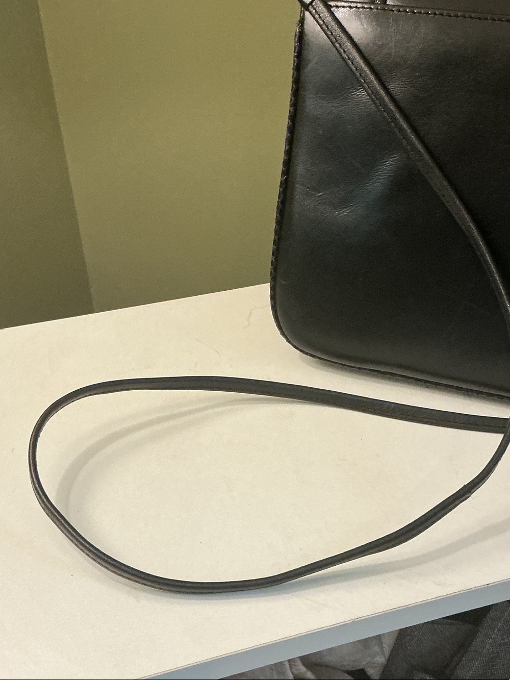 Givenchy Sacs Vintage Black Leather Shoulder Crossbody Bag Gold Accents EUC - Picture 3 of 15